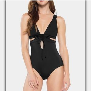 NWOT Becca one piece bathing suit ❤️